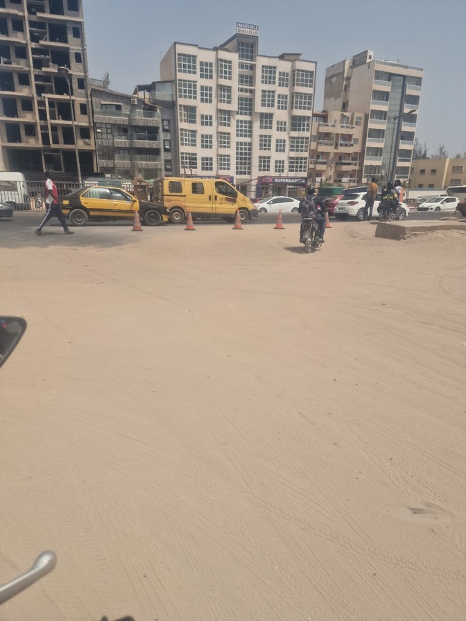 À la sortie de Tally Wally : Les automobilistes pris au piège, entre balises, contraventions et…parcours du combattant, jusqu’à Mbao À la sortie de Tally Wally : Les automobilistes pris au piège, entre balises, contraventions et…parcours du combattant, jusqu’à Mbao