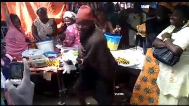 [Vidéo] Le "Tassou" de l'année, l'homme et sa femme muette