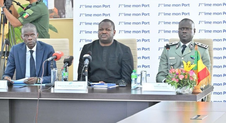 Photos/ Modernisation de l’écosystème portuaire : Le Port autonome de Dakar, la Direction générale des Douanes et les acteurs portuaires signent deux protocoles d’accord historiques Photos/ Modernisation de l’écosystème portuaire : Le Port autonome de Dakar, la Direction générale des Douanes et les acteurs portuaires signent deux protocoles d’accord historiques
