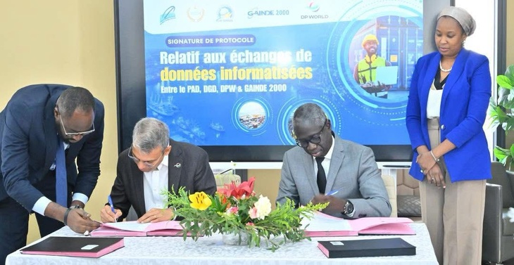 Photos/ Modernisation de l’écosystème portuaire : Le Port autonome de Dakar, la Direction générale des Douanes et les acteurs portuaires signent deux protocoles d’accord historiques Photos/ Modernisation de l’écosystème portuaire : Le Port autonome de Dakar, la Direction générale des Douanes et les acteurs portuaires signent deux protocoles d’accord historiques