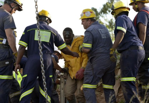 Près de 90 personnes coincées dans une mine d'or