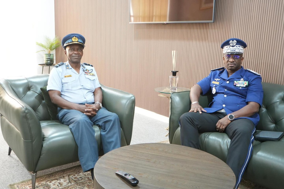 La Gendarmerie nationale reçoit une délégation de l’Université de Défense nationale du Zimbabwe La Gendarmerie nationale reçoit une délégation de l’Université de Défense nationale du Zimbabwe