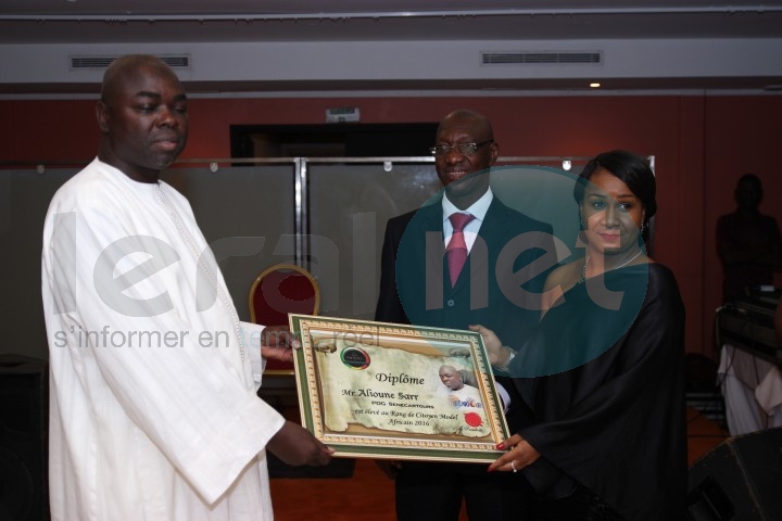 Remise de diplômes aux Citoyens modèles de l'année 2015 (suite)