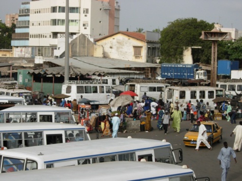 Sicap Mbao : Quand un apprenti car « Ndiaga Ndiaye » frustre deux porteuses de burqa qui boudent