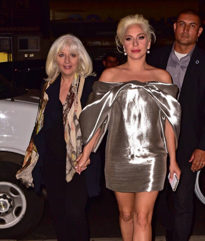 Lady Gaga poste une photo vintage de sa mère, la ressemblance est frappante !