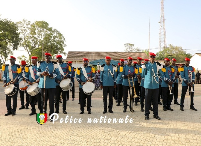 Thiès : La Police et les écoliers réunis autour des couleurs nationales Thiès : La Police et les écoliers réunis autour des couleurs nationales