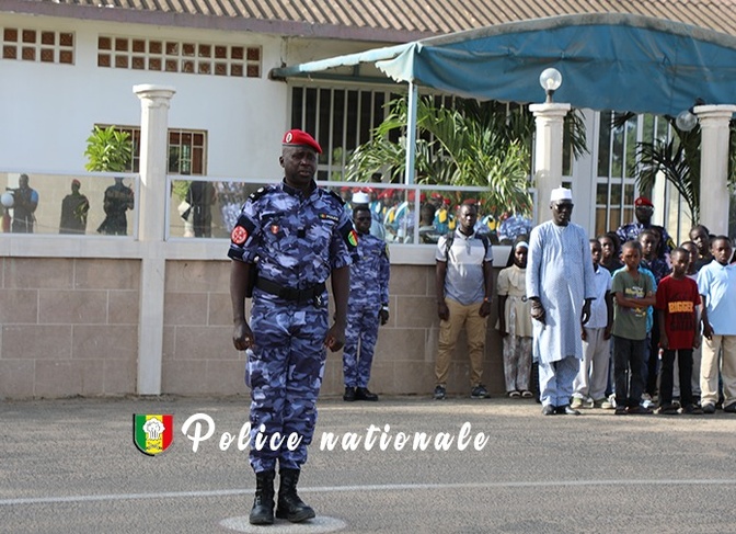 Thiès : La Police et les écoliers réunis autour des couleurs nationales