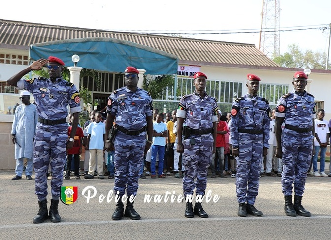 Thiès : La Police et les écoliers réunis autour des couleurs nationales