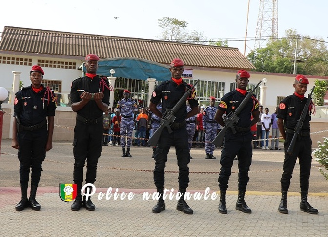 Thiès : La Police et les écoliers réunis autour des couleurs nationales Thiès : La Police et les écoliers réunis autour des couleurs nationales