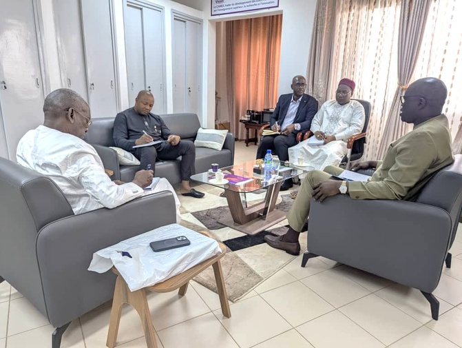 Coopération universitaire : Le Recteur de l’UCAD reçu par le Secrétaire général du CAMES Coopération universitaire : Le Recteur de l’UCAD reçu par le Secrétaire général du CAMES