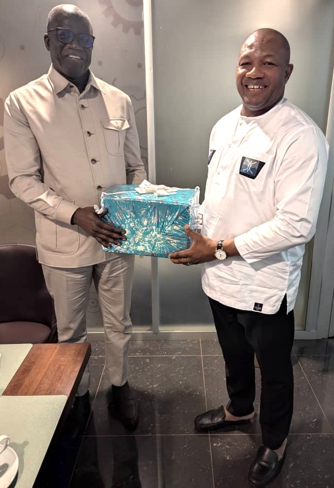 Coopération universitaire : Le Recteur de l’UCAD reçu par le Secrétaire général du CAMES Coopération universitaire : Le Recteur de l’UCAD reçu par le Secrétaire général du CAMES