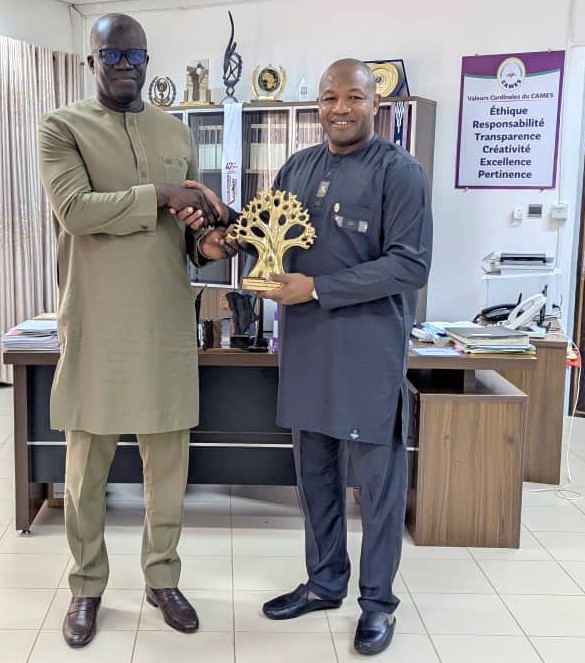 Coopération universitaire : Le Recteur de l’UCAD reçu par le Secrétaire général du CAMES Coopération universitaire : Le Recteur de l’UCAD reçu par le Secrétaire général du CAMES