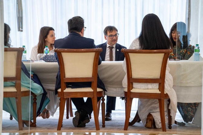 Rencontre avec le PAM et l’UNICEF : La Première Dame, Mme Absa Faye, s’engage pour un avenir plus solidaire Rencontre avec le PAM et l’UNICEF : La Première Dame, Mme Absa Faye, s’engage pour un avenir plus solidaire