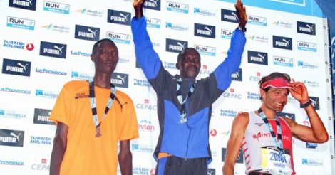 Le Kenyan Yator Bellor remporte le marathon de l'autoroute de Dakar