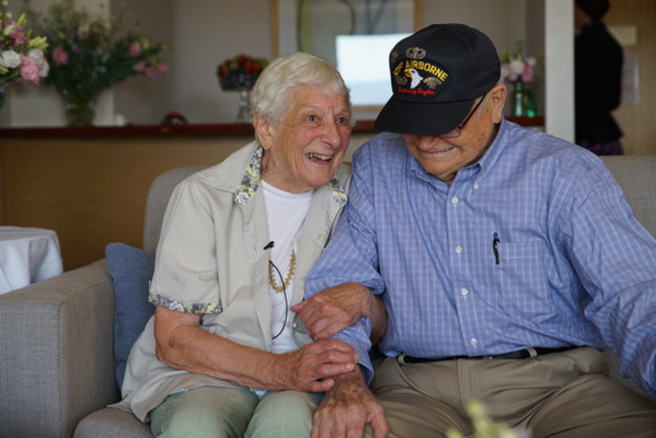 Un vétéran de la seconde guerre mondiale retrouve son amour de jeunesse, 70 ans après