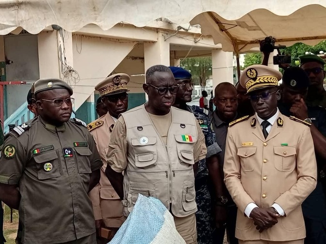 Photos / Lutte contre le faux-monnayage et le trafic illicite: Des billets noirs d’une contrevaleur de près de 1 milliard 123 millions en francs Cfa saisis à Ziguinchor