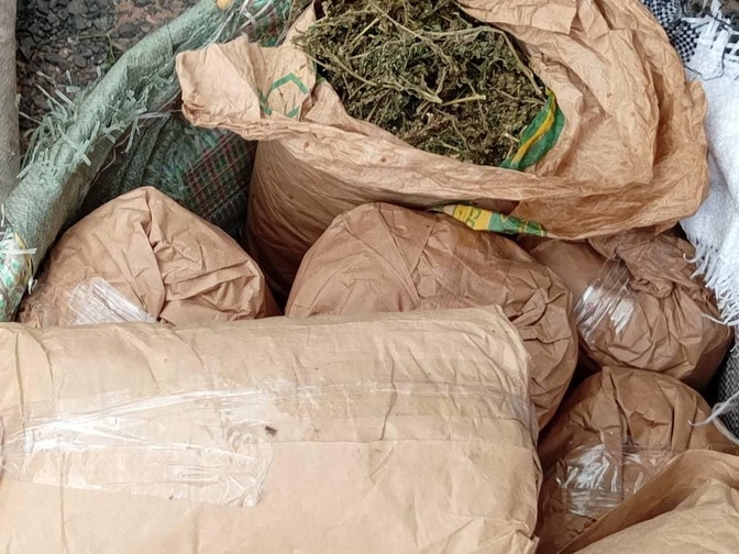 Photos / Lutte contre le faux-monnayage et le trafic illicite: Des billets noirs d’une contrevaleur de près de 1 milliard 123 millions en francs Cfa saisis à Ziguinchor