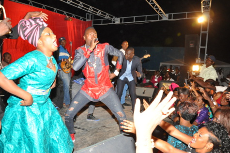 La population de Vélingara fête la St Valentin avec le leader de la Génération consciente, Pape Diouf. Regardez