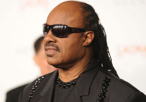 Stevie Wonder se moque gentiment des voyants