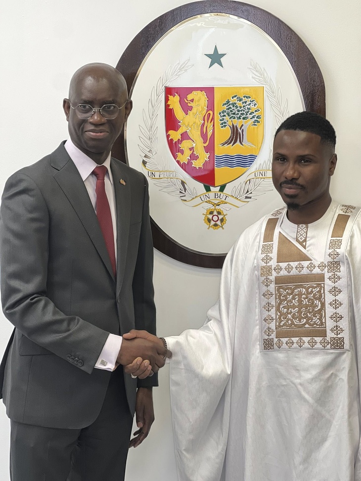 Photos : Le brillant artiste sénégalais Dip Doundou Guiss, figure emblématique de la scène musicale sénégalaise, accueilli à l’Ambassade du Sénégal au Canada