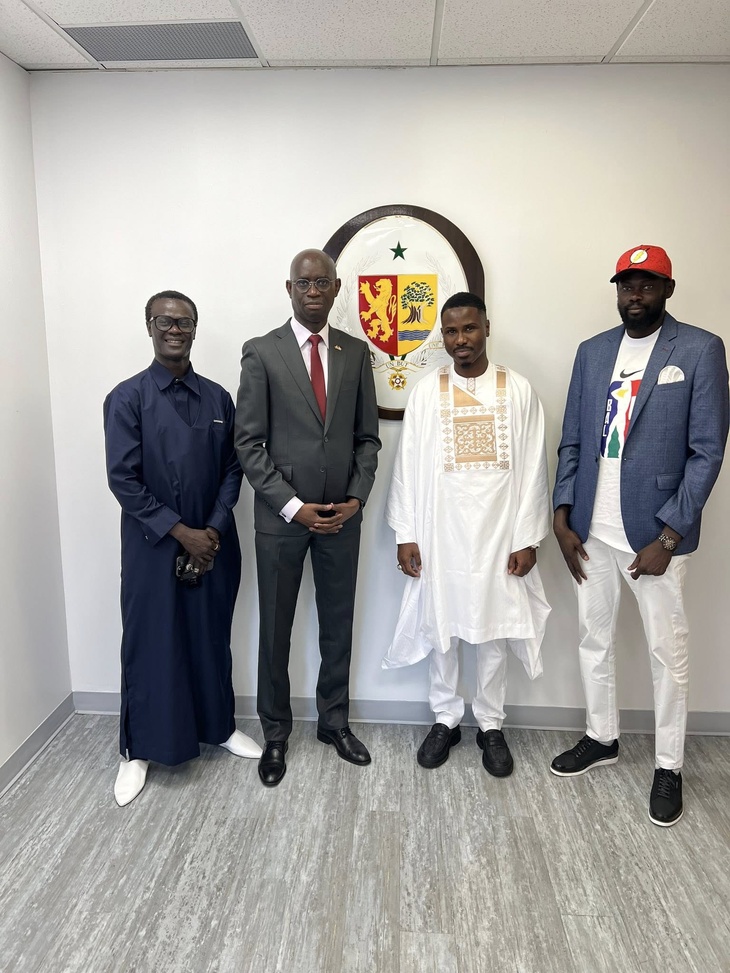 Photos : Le brillant artiste sénégalais Dip Doundou Guiss, figure emblématique de la scène musicale sénégalaise, accueilli à l’Ambassade du Sénégal au Canada