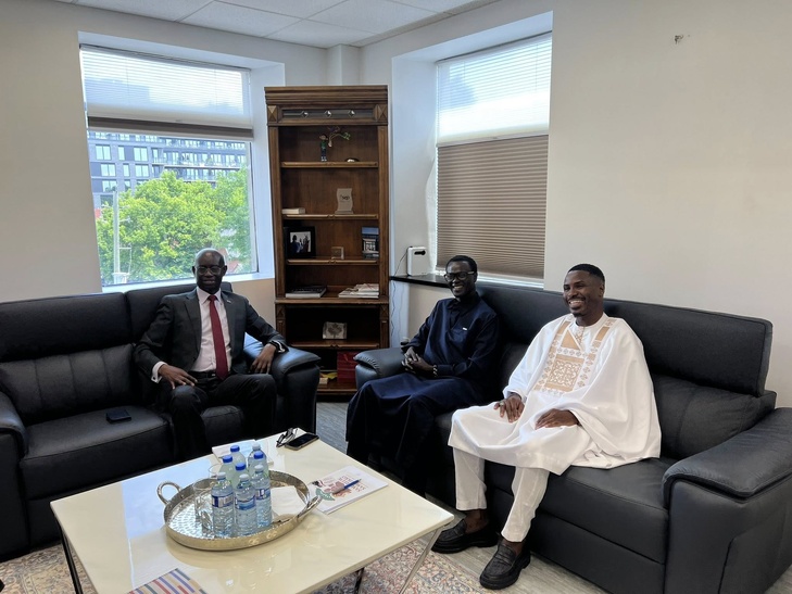 Photos : Le brillant artiste sénégalais Dip Doundou Guiss, figure emblématique de la scène musicale sénégalaise, accueilli à l’Ambassade du Sénégal au Canada