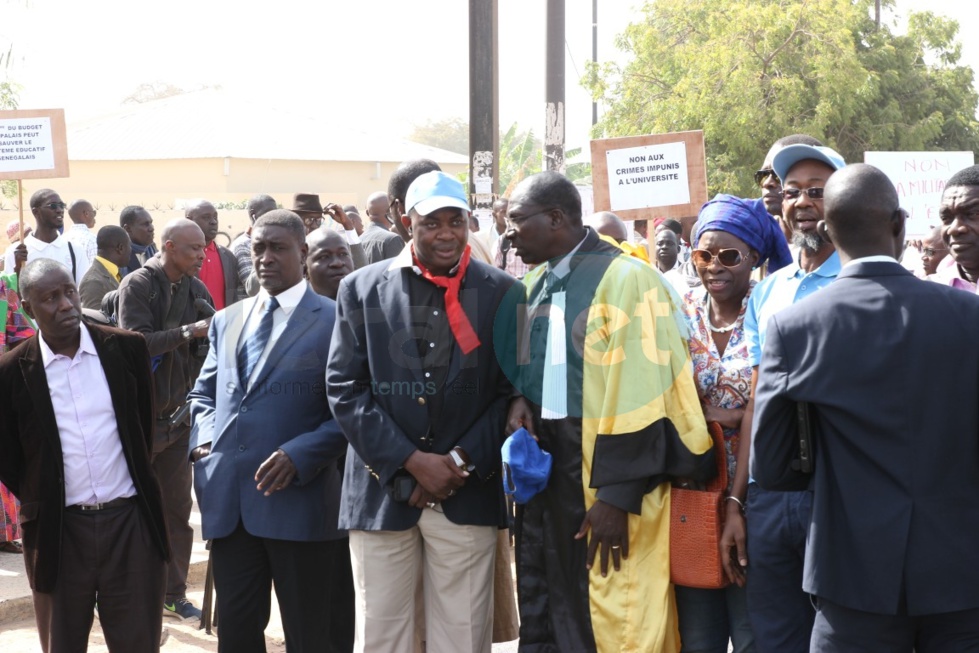 Les enseignants dans la rue pour le respect des accords signés avec le gouvernement du Sénégal  (images)
