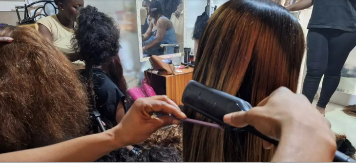 Le Grand Théâtre interdit greffages, perruques et dépigmentation : une décision pour préserver les valeurs panafricaines