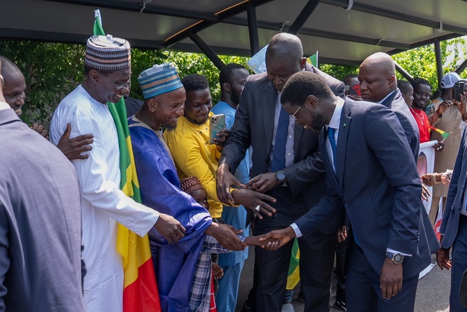 Rencontre au sommet à Cotonou : Bassirou Diomaye Faye et Patrice Talon pour une coopération renforcée Rencontre au sommet à Cotonou : Bassirou Diomaye Faye et Patrice Talon pour une coopération renforcée