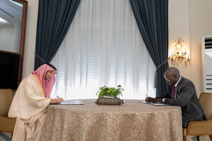 Photos / En partenariat avec le géant saoudien ACWA Power : Le Sénégal a signé le contrat renégocié de construction de l’Usine de dessalement d’eau de mer de la Grande Côte Photos / En partenariat avec le géant saoudien ACWA Power : Le Sénégal a signé le contrat renégocié de construction de l’Usine de dessalement d’eau de mer de la Grande Côte