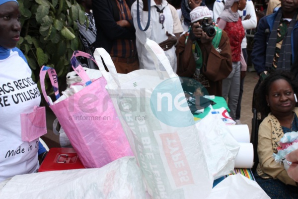 Lutte contre les sachets à faible grammage : Les personnes à mobilité réduite de Ouakam créent de sacs recyclés