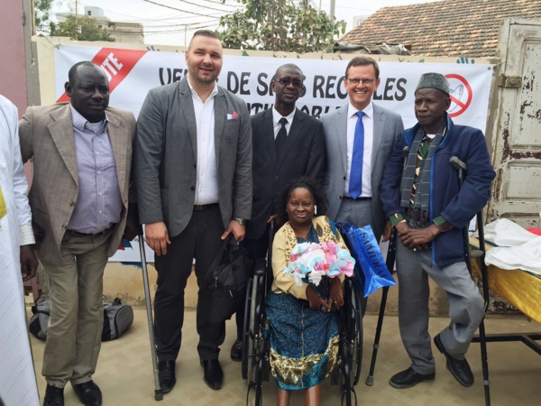 Une alternative durable aux sachets plastiques ? Les handicapés de Ouakam ont la solution !
