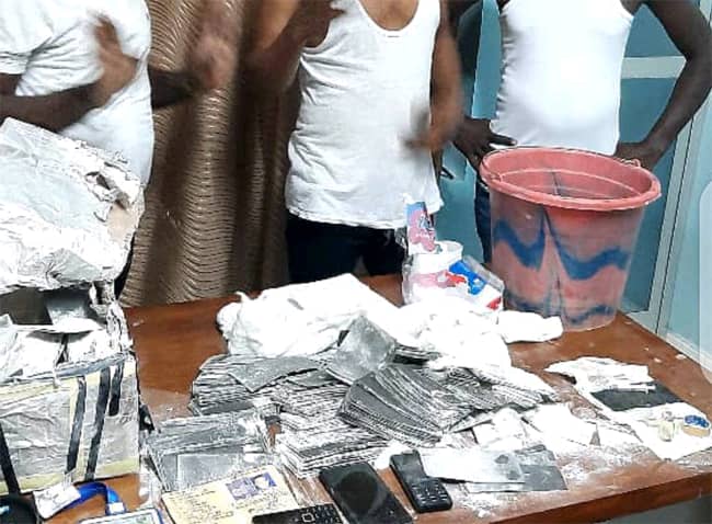 Faux monnayage: 3,58 milliards FCFA en billets noirs saisis dans le centre du pays