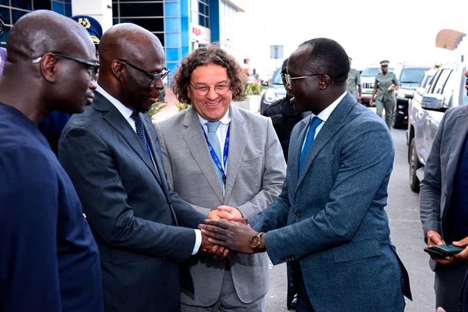 VISITE DE LA PLATEFORME AÉROPORTUAIRE: Le Ministre Yankoba Diémé mise sur l’expérience passager