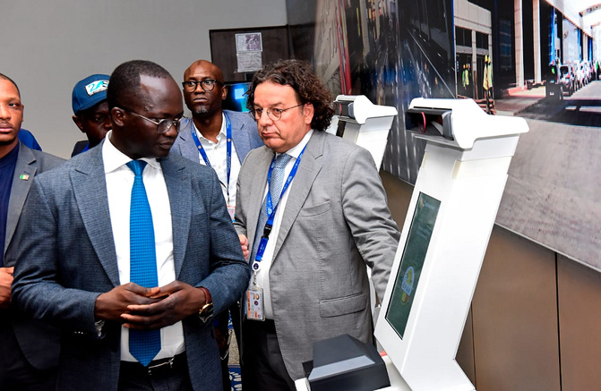 Transports aériens AIBD : Le ministre Yankoba Diémé exige des correctifs immédiats pour les passagers