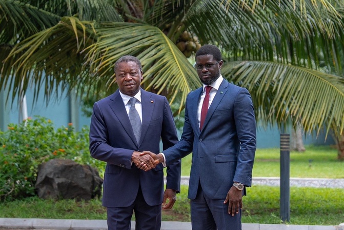 Bassirou Diomaye Faye en visite officielle hier à Lomé : la coopération bilatérale et les enjeux sécuritaires au cœur des échanges Bassirou Diomaye Faye en visite officielle hier à Lomé : la coopération bilatérale et les enjeux sécuritaires au cœur des échanges