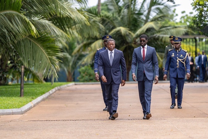 Bassirou Diomaye Faye en visite officielle hier à Lomé : la coopération bilatérale et les enjeux sécuritaires au cœur des échanges Bassirou Diomaye Faye en visite officielle hier à Lomé : la coopération bilatérale et les enjeux sécuritaires au cœur des échanges