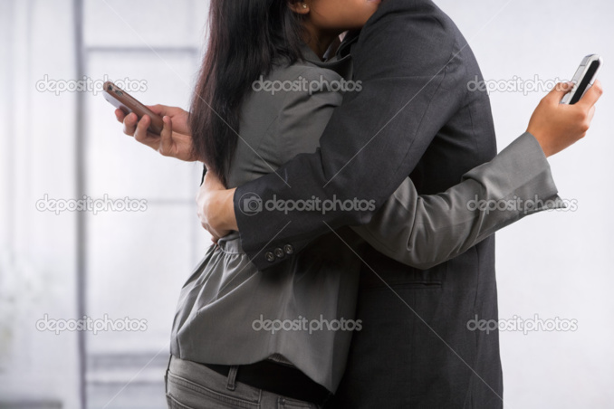 Téléphone portable et couples : attention, brouille sur la ligne !