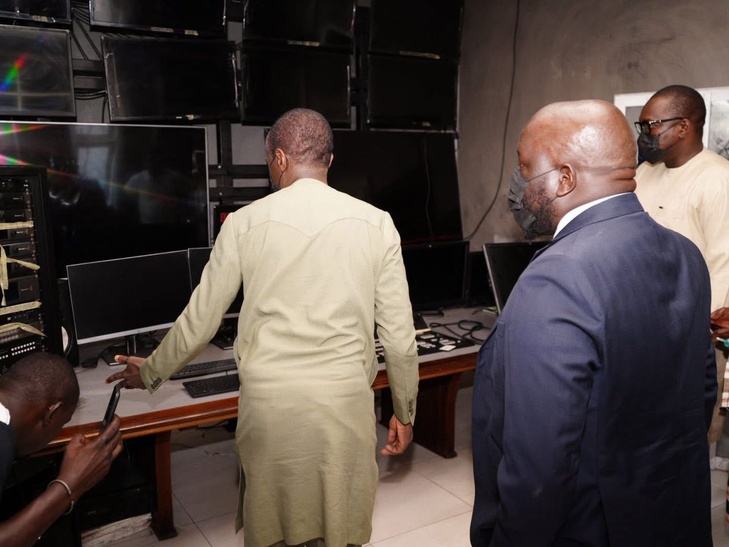 Incendie dans les locaux de Label Télévision à Dakar : Visite du Ministre de la Communication, des Télécommunications et du Numérique