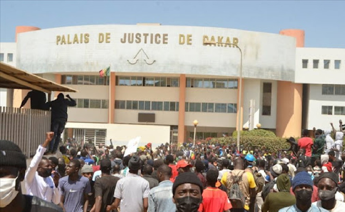 Deux jours de répit à la Justice : Affluence et espoir au Palais de Justice, où les Dakarois espèrent l’arrêt définitif de la grève