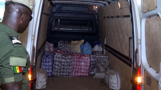 Cité Noflaye de Rufisque : Une opération combinée des Douanes sénégalaises et de la Gendarmerie nationale, a abouti à la saisie de 643 paquets de cocaïne, ce lundi