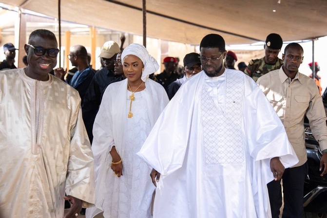 Grand Magal 2025 : Le Président Diomaye Faye reçu par le Khalife général, prières et bénédictions sur les projets