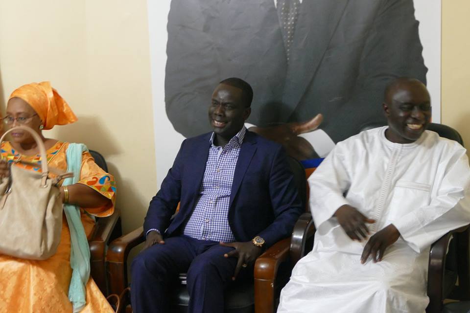 Réunion des leaders de la Coalition du "Non" au référendum, à la permanence du Rewmi (images)