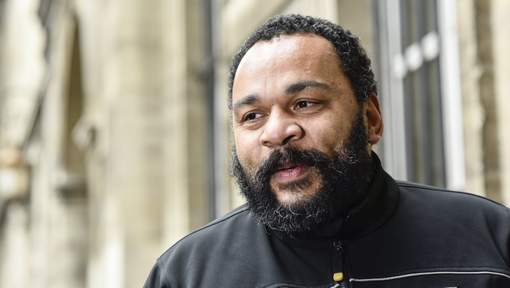 "Je me sens Charlie Coulibaly": la défense de Dieudonné obtient un renvoi