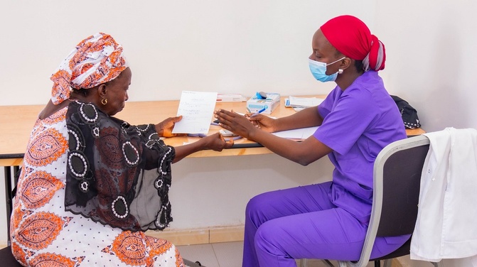 Santé : Absa Faye, la Première Dame salue la réussite d’une campagne médicale à Touba