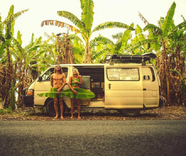 Vivant dans un simple van, ces couples ont trouvé leur paradis et nous font rêver avec des photos sublimes