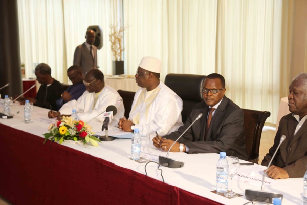 Manœuvre en vue du référendum : Macky Sall en conclave avec 162 leaders de parti