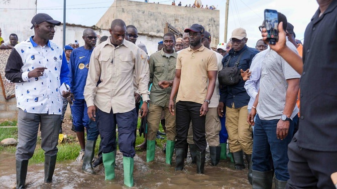Inondations : au chevet des populations de Thiaroye et des Parcelles,  le Chef de l’État promet des solutions durables