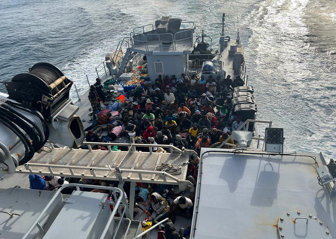 Sauvetage en mer : 133 migrants secourus au large de Dakar apr la Marine nationale intercepte