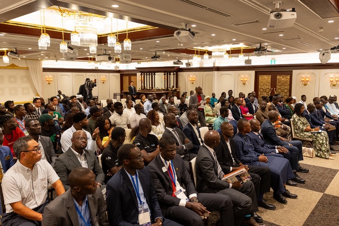 Rencontre avec la communauté sénégalaise : le président Faye promet de renforcer le soutien aux Sénégalais de l’extérieur